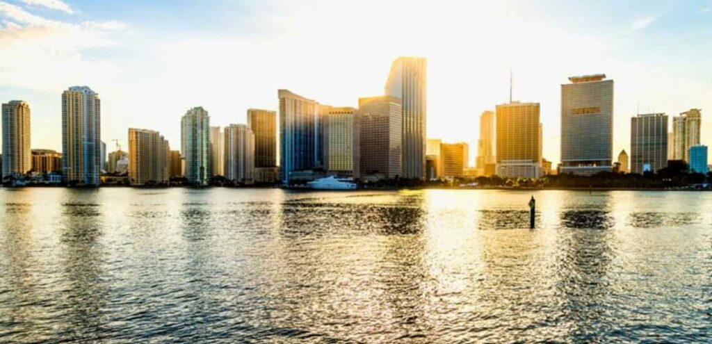 "Actuar con cautela, pero sin temor a la era Trump": agencia inmobiliaria y de franquicias