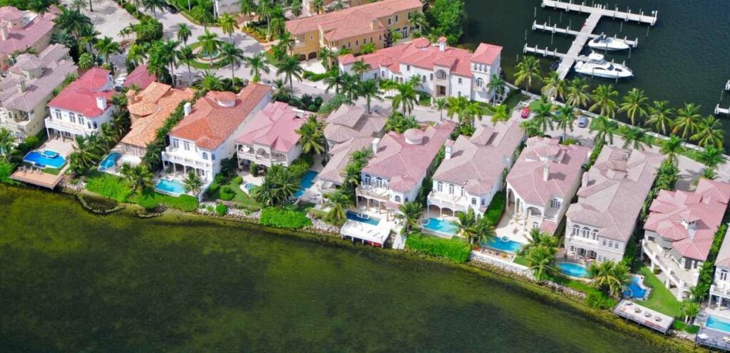 Comprar casas en Miami: 8 razones para invertir en la Ciudad Mágica