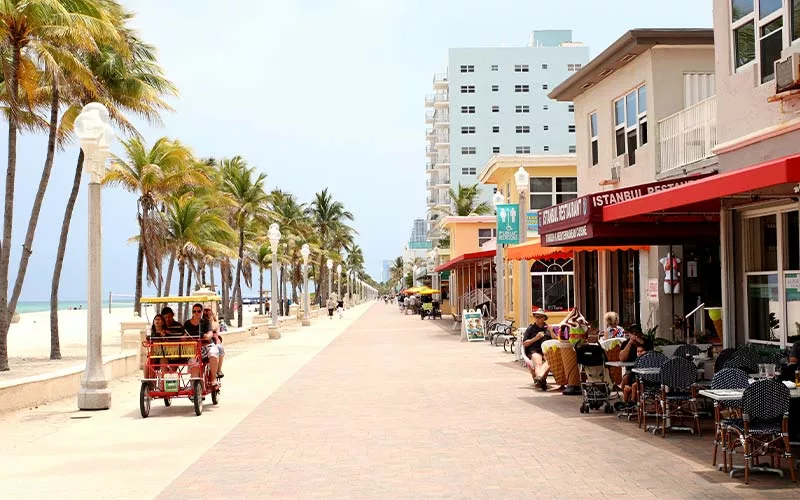 Hollywood-beach-y-su-ambiente-de-vieja-Florida-que-enamora-a-todos