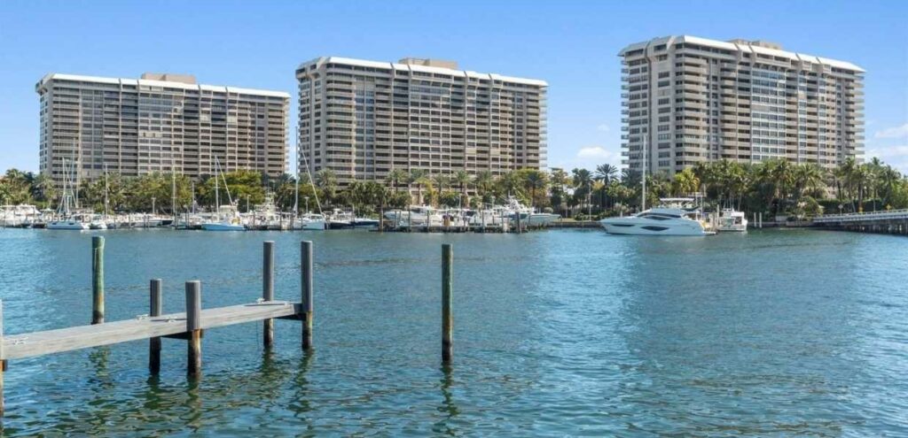 3 Apartamentos en Coconut Grove dentro de una isla